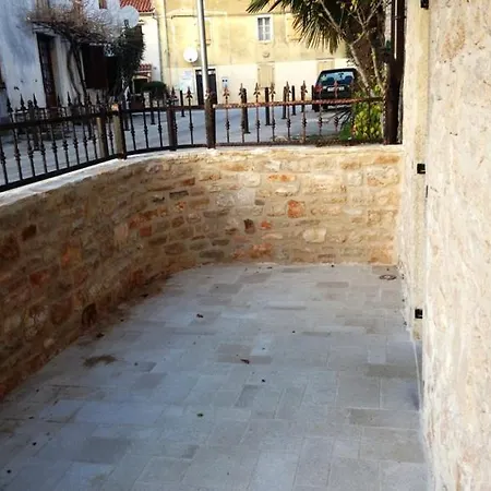 بيت ضيافة Grof