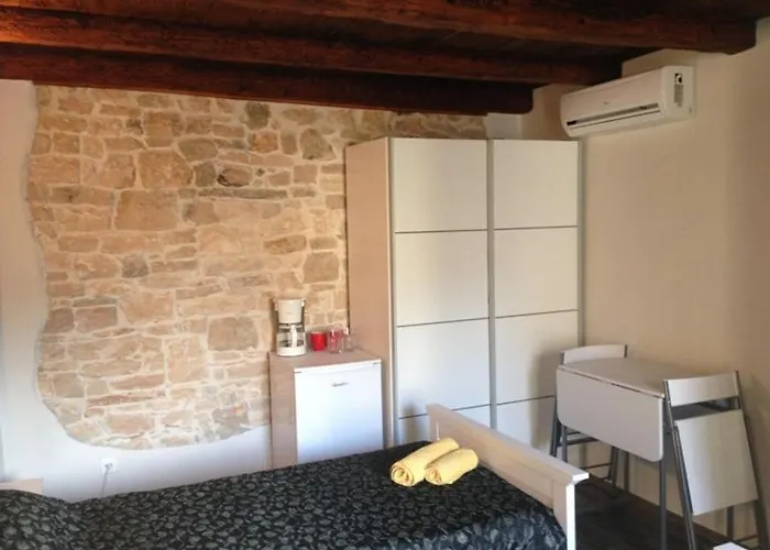 게스트하우스 Grof Tar-Vabriga