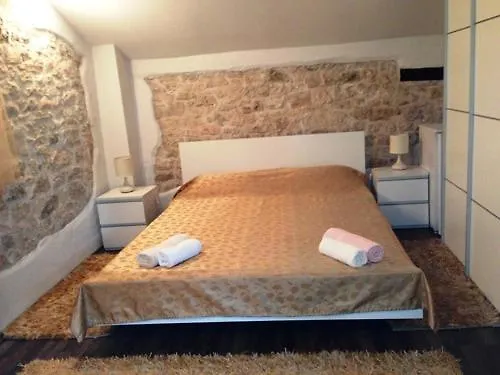 Grof 게스트하우스 Tar-Vabriga